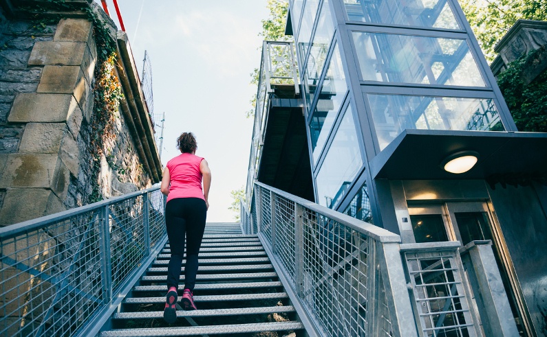 sedentarismo 4 Subiendo escaleras en lugar del elevador